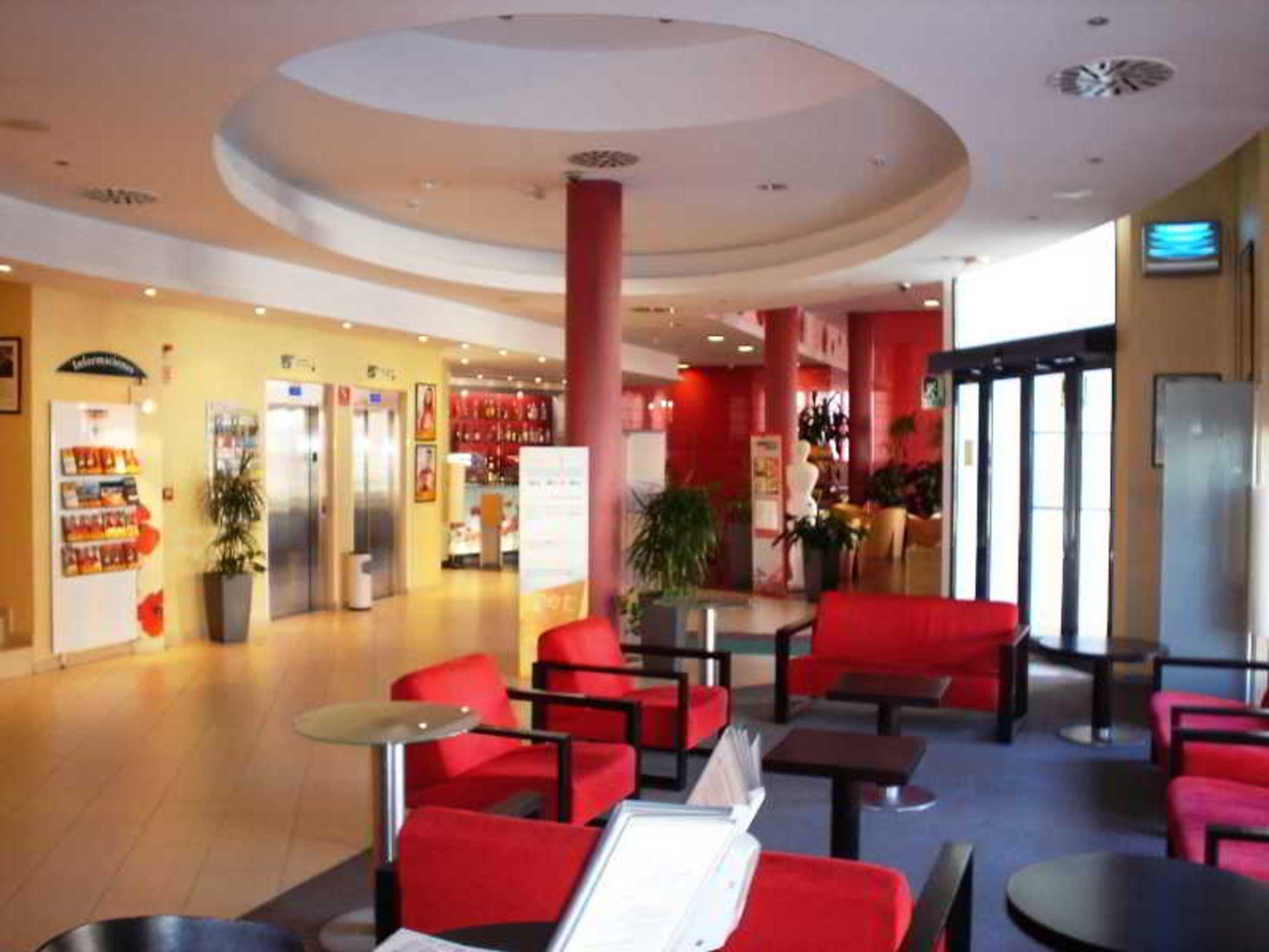 Ibis Malaga Centro Ciudad Hotel Exterior photo